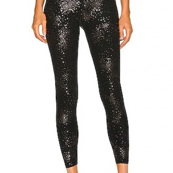 Beyond Yoga Black and White Starry Activewear Set - Picture 2 of 6